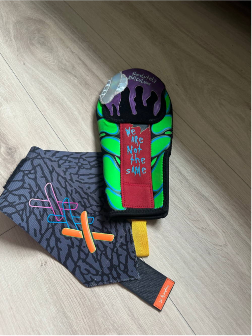 Absolutely Ridiculous sliding mitt￼ One Size Black Green - alien